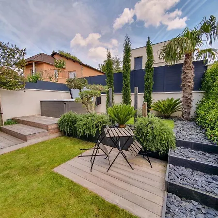 Exigehome - D'hote Avec Jacuzzi Et Jardin Paysage, Partage Homestay Orgeval (Yvelines)