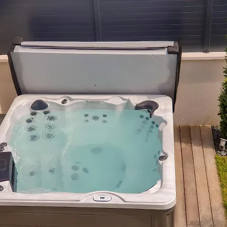 Exigehome - D'hote Avec Jacuzzi Et Jardin Paysage, Partage